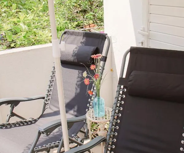 Faros Oasis 公寓 *