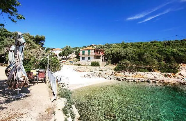 Faros Oasis 公寓 *